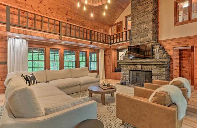 Hilltop Lackawaxen Gem w/River View & Fire Pit