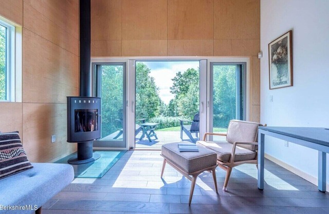 Hilltop: Panoramic Views w/Pool near Catamount