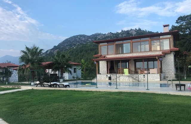 Hilltop private Villa with garden, pool & seaview