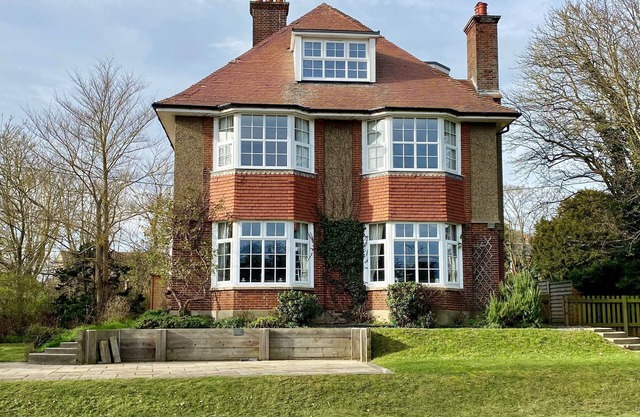 Hilltop - sleeps 16 guests in 7 bedrooms