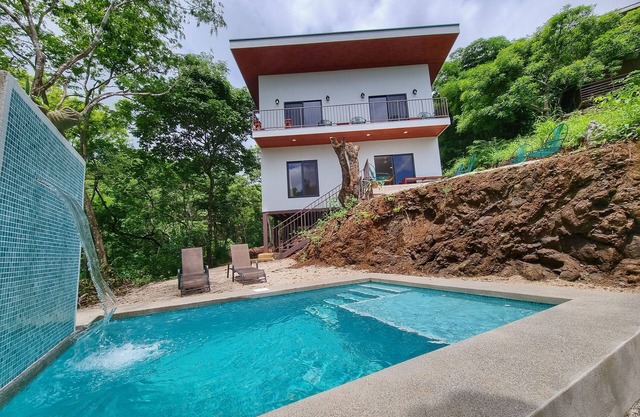 Hilltop Treehouse amazing views near playa Avellanas Tamarindo