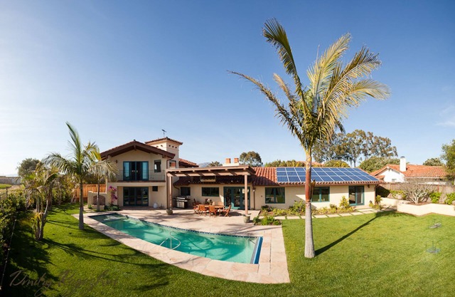 Hilltop Villa: Private Mediterranean Style Retreat