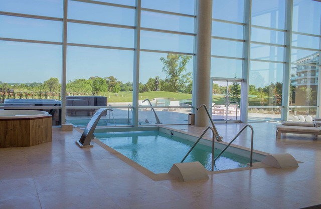 Hilton Pilar