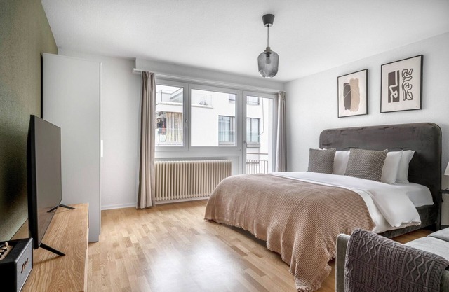 Hip Altstetten 1.5 Room w/Storage & W/D, nr Local Market, by Blueground