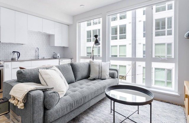 Hip Oakland Studio w/AC, W/D, Gym, Coworking, near BART, by Blueground