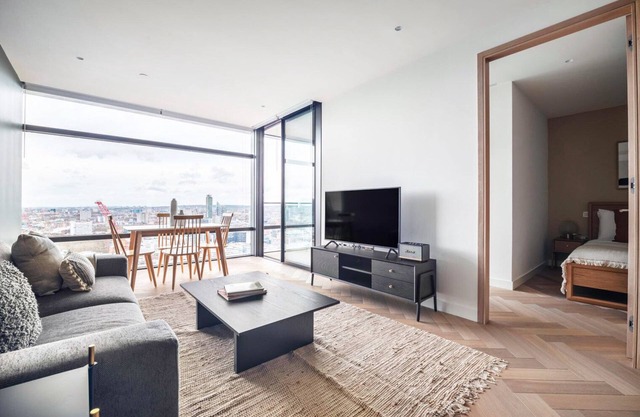 Hip Shoreditch 1BR, 5 mins to Liverpool Street station, by Blueground