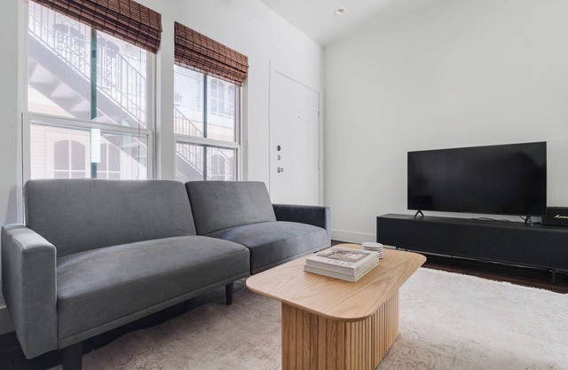 Hip South Congress 1BR w/Air Conditioning & W/D, by Blueground