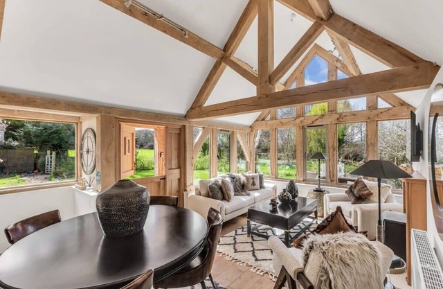 Hiron's Piece and Honeysuckle Cottage with Hot Tub