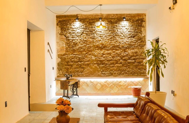 Histórica Casona Oaxaqueña tranquila y con excelente ubicación. Lobby y Balcón