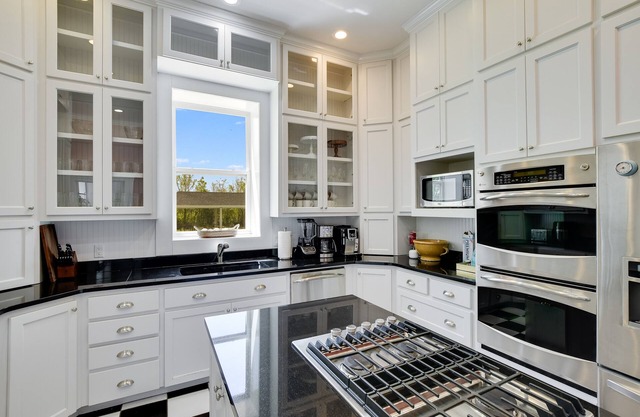 Historic 120 Year-Old Mansion with Pool, Hot Tub, Arcade, Pickleball, and More!
