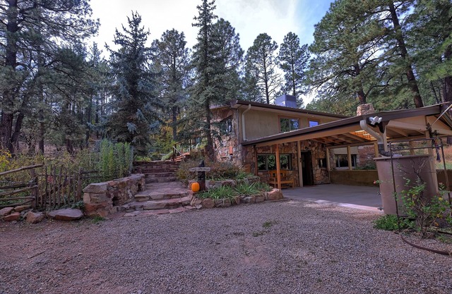 Historic 1925 Pine Cone Inn