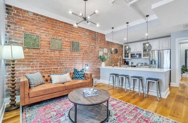 Historic 2BR Condo, Walk to FQ & Top Dining Spots