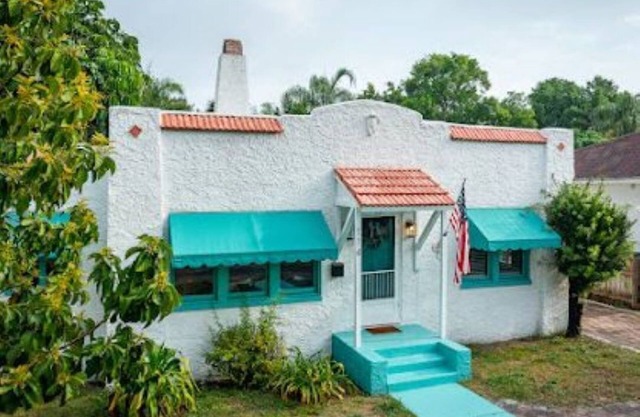 Historic Boho Bungalow-Walk to Cocoa Village