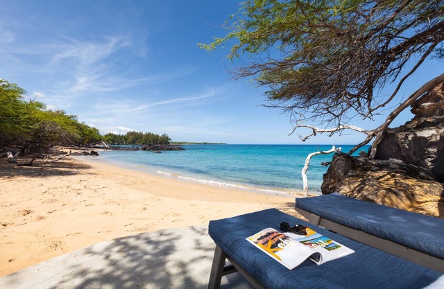 Historic Bungalow On Idyllic White Sand Beach w/Great Snorkeling!