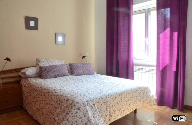 Historic Center, Salamanca. 5 people, 3 rooms, 5 minutes from the main square