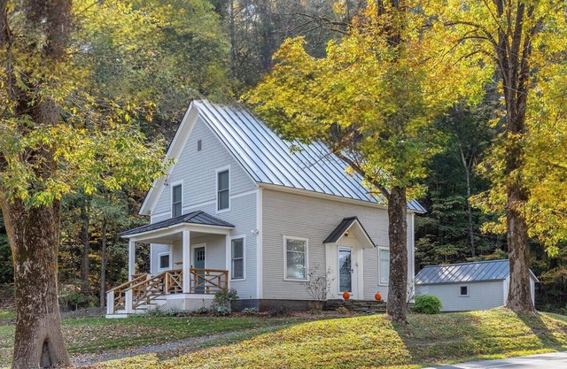 Historic charm and beautifully furnished!