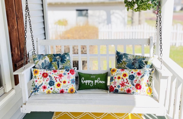 Historic charm, college proximity, and local flavor – your cozy, retreat awaits!