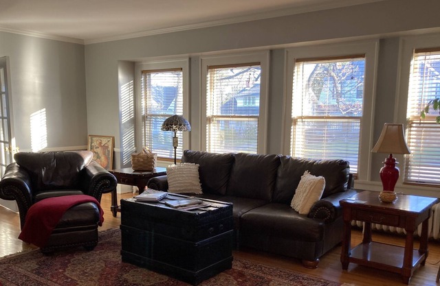 historic charm, king bed, hardwood floors, full kitchen, no pets or smoking