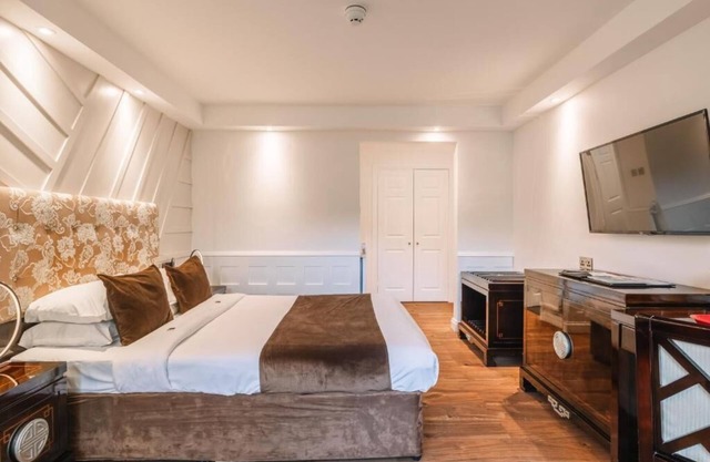 Historic Charm Meets Relaxation | Daily Breakfast, Indoor Pool & Garden Serenity