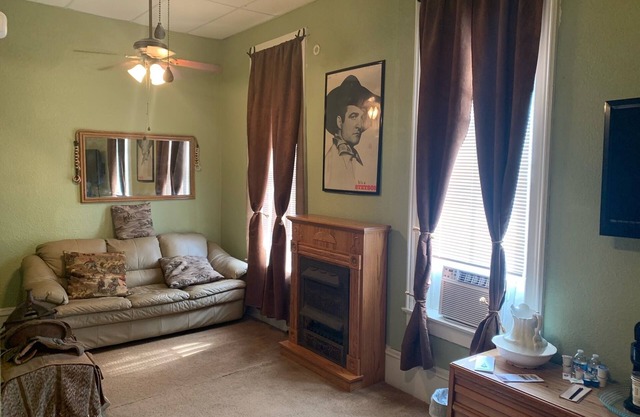 Historic Commercial Hotel(Est. 1868)Tom Mix Suite