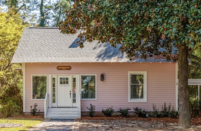 Historic Cottage in the heart of Pinehurst Village