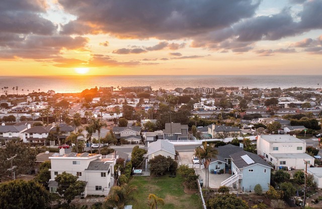 Historic Cottage w/Ocean Views + Hot Tub + Yard