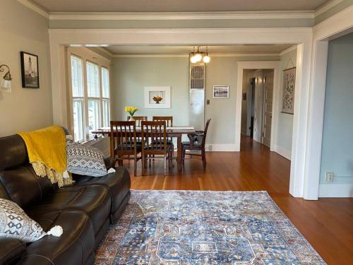 Historic Downtown Flat, # 4