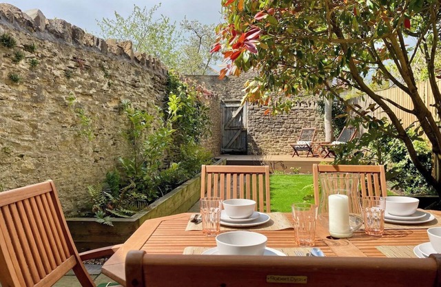 Historic Family Cottage - Garden - Central Frome