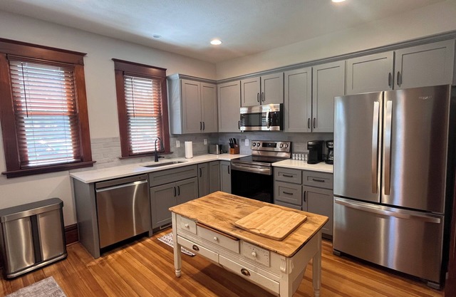 Historic Farmhouse Haven with quick access to 1-80 to enjoy Omaha or Lincoln