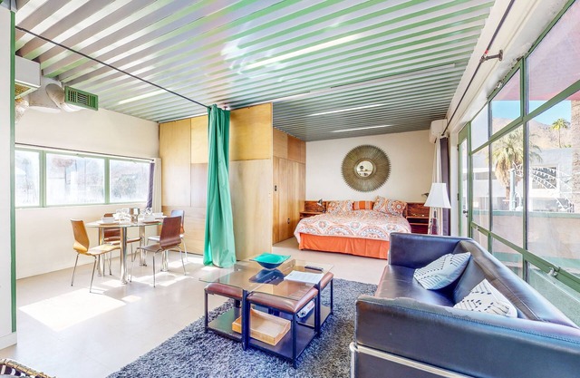 Historic flat in the heart of downtown with pool access and private terrace