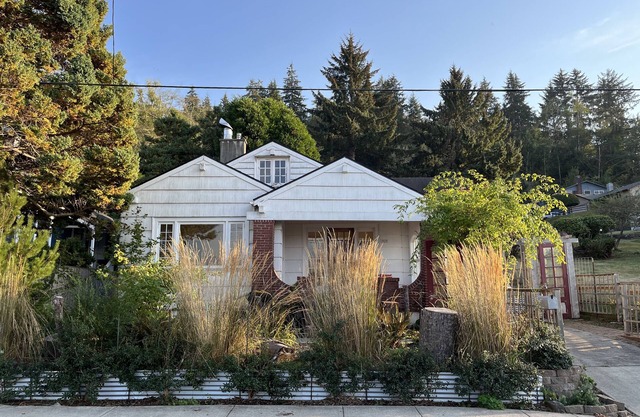 Historic Garden Bungalow with a View