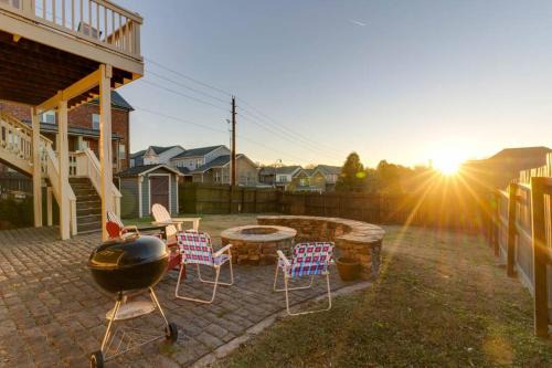 Historic Gem! Fire pit, 2 Miles to Broadway!