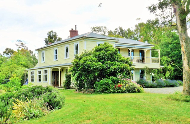 Historic Hawkesbury Homestead Estate, Swimming Pool, Tennis court, Wine Country.