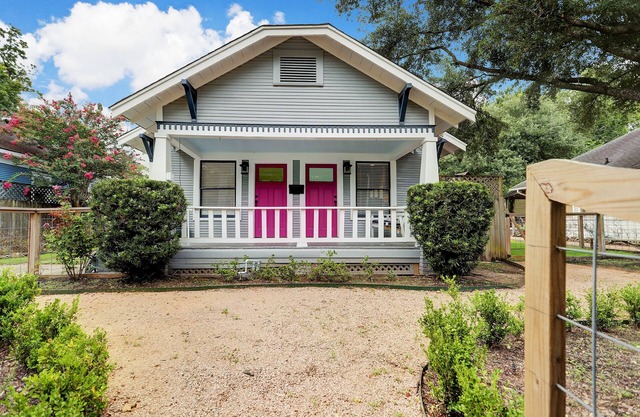 Historic Heights Bungalow w Playfort.
