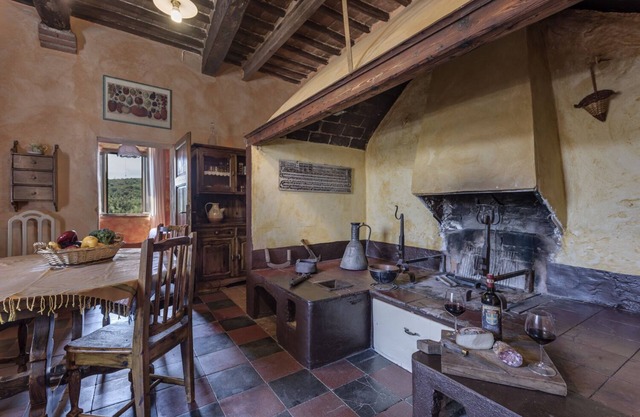 Historic Holding with wonderful swimming pool near Siena, Tuscany, Italy