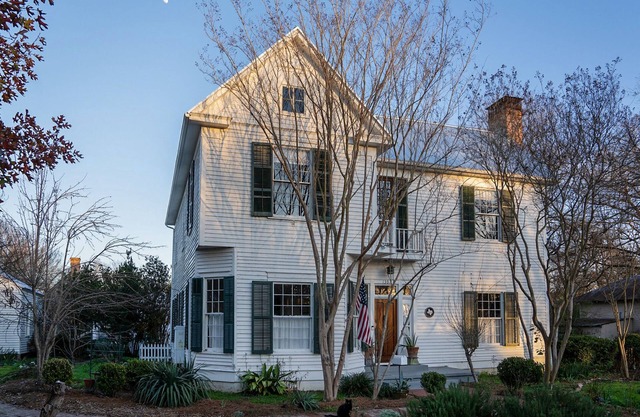 Historic Home in Bastrop! Near Austin, Bastrop State Park and Lost Pines Forrest
