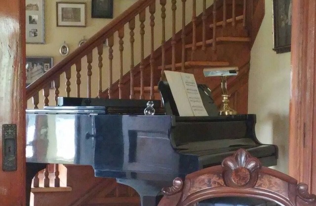 Historic home, Portage views, close to MTU, downtown Hancock