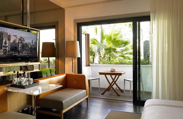 Historic Hotel Steps from Hollywood Walk of Fame & Dolby Theatre