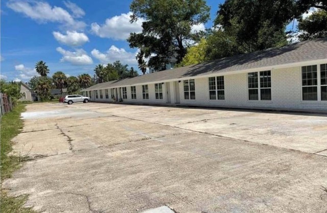 Historic Iris St Lake Charles #4
