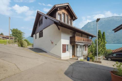 Historic Lakeview Swiss Chalet near Interlaken