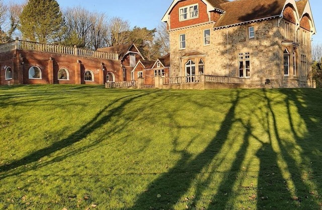 Historic Manor House - Sleeps 16 - Pool & Hot Tub