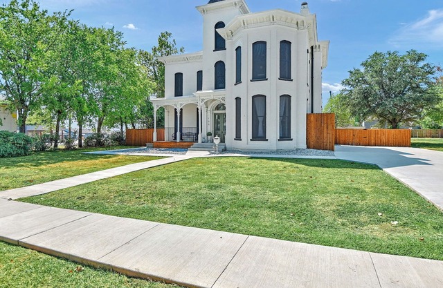 Historic Manor Near Downtown