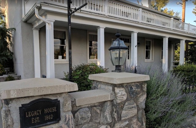 Historic Millcreek Farmhouse, convenient access to downtown, ski areas, & shops!