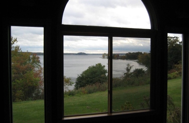 Historic Moon's Lakehouse on Saratoga Lake, prime location