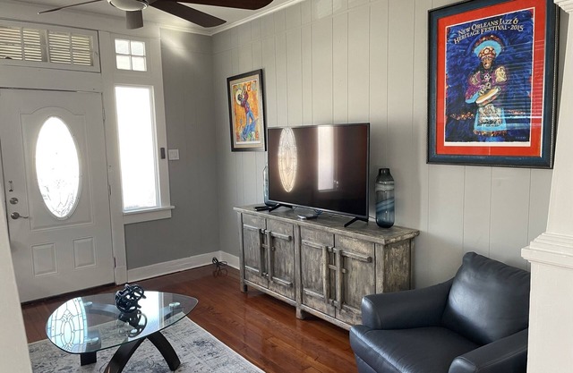 Historic New Orleans Style Home with newly renovated kitchen/bath in Midcity