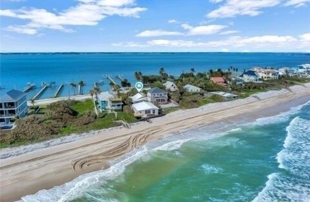 Historic Ocean Front House with private Beach! Guesthouse included & Dock!