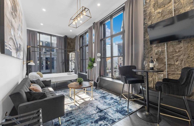 Historic Old Montreal Loft | 1A