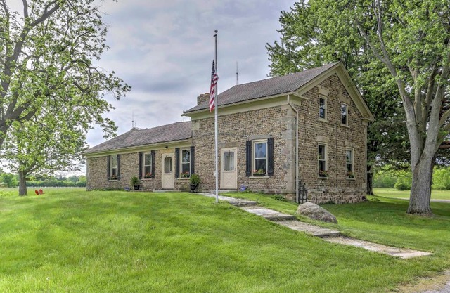 Historic Ottawa Lake House Deck, Barn and 96 Acres!