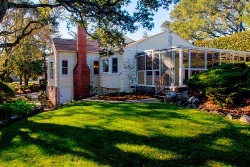 Historic Petaluma Vacation Rental on Vintage Farm!