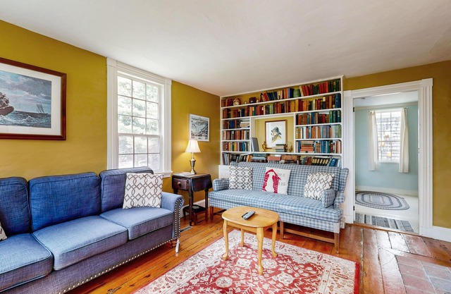 Historic riverfront home with boathouse & private dock - dogs OK